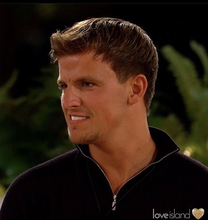m1lfluver1's tweet photo. i get andrew was heavily influenced by the casa girls and the boys but my god you’re a grown man grow a fucking back bone and stop doing things just because you’re being told to it’s embarrassing to watch #LoveIsland #LoveIslandUK https://t.co/KC4dpjJ4VY