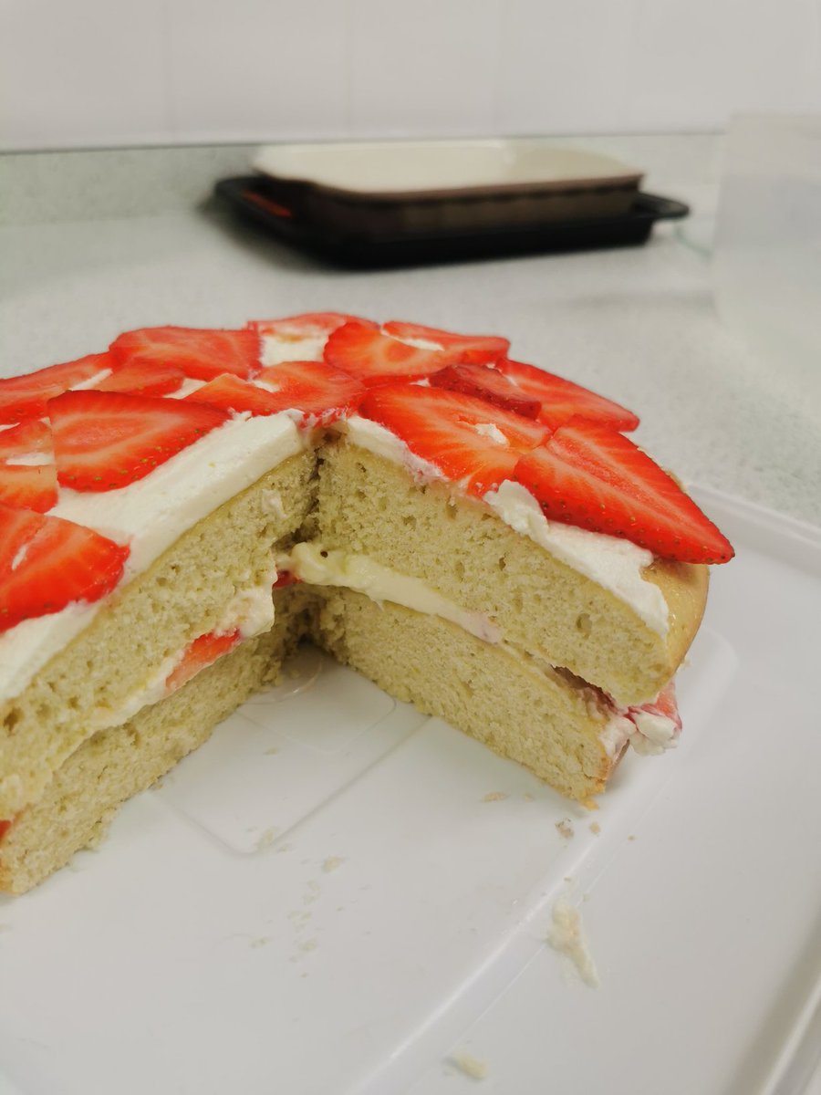 MCS_DT's tweet photo. Génoise Sponge today with year 10's 🍰🍓 https://t.co/20aWxJOaqv