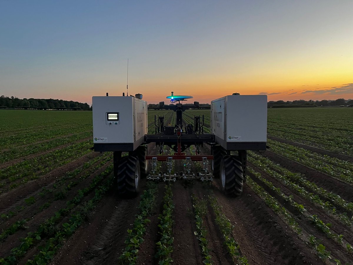 FrederickHiam's tweet photo. Red sky at night, robots delight! 🧡🌅
Our #ROBOTTI working into the night yesterday evening, hoeing parsnips on our site in Brandon.
AGROINTELLI
AutonomousAgriSolutions
#innovation #farming #agritech #agri #agriculture #farmers #futurefarming #farmingrobots #Suffolk https://t.co/9VtBFEGiu3
