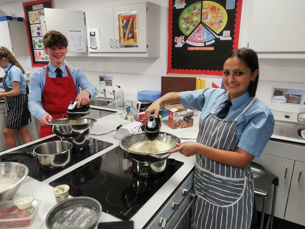 MCS_DT's tweet photo. Génoise Sponge today with year 10's 🍰🍓 https://t.co/20aWxJOaqv