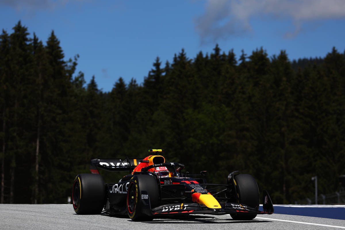 F1Katt's tweet photo. Pérez se muestra descontento, al parecer una vez mas parece que tendrá que "Adaptarse" a algo que todos callamos y no queremos mencionar pero se está haciendo mas que obvio. Ese RB18 se está reconfigurando a favor de Max Verstappen y se están pagando las consecuencias. https://t.co/PlZfCpFo1x