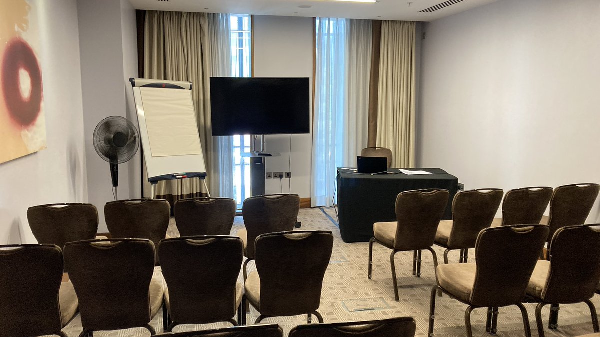 Nieky_vV's tweet photo. I am presenting is a tiny but posh room this afternoon at @belmasconf. I wonder if the room size is associated with how much #HigherEd is represented in @BelmasOffice? Still, looking forward to discussing trials and tribulations of #CourseLeaders later. https://t.co/Gb9uxRQzyl