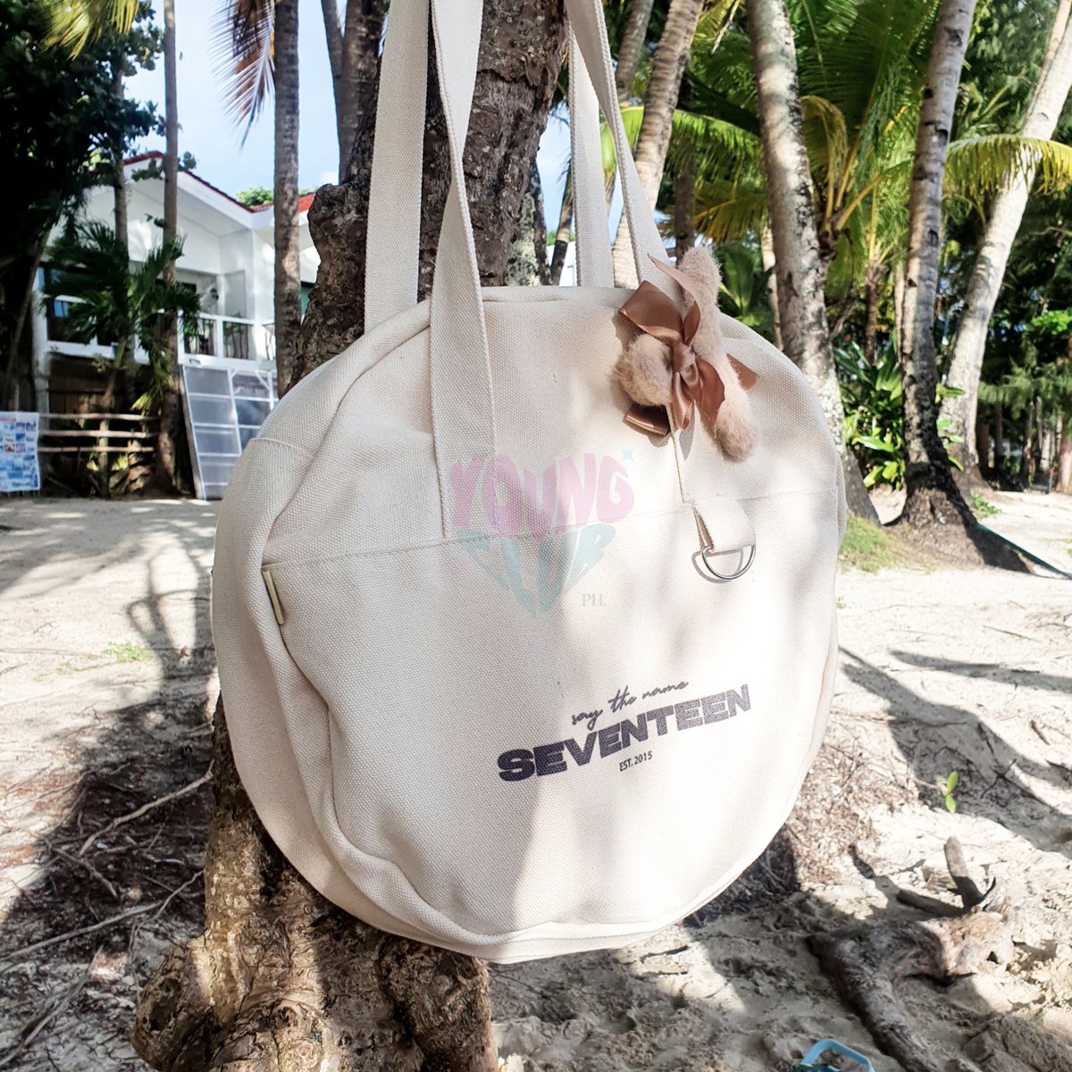 virgostudiosph's tweet photo. Say the name? SEVENTEEN 💎❤️

PH Carats, be concert ready with our SEVENTEEN Round Tote! 🥰💕 

Order details will be posted soon 🥰

#SEVENTEEN #BETHESUNinMNL https://t.co/5hIEgChSJ0