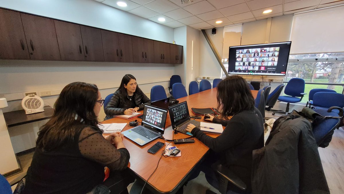 Pedagogias_UFRO's tweet photo. 👩💻Equipo del Programa Yo Quiero Ser Profesor/a #UFRO, participó de la 1° Reunión del año de la #RUEFIP (Red Universitaria Estatal de Formación Inicial Pedagógica). 👩🏫👨🏫 https://t.co/SSUpp4GRDG