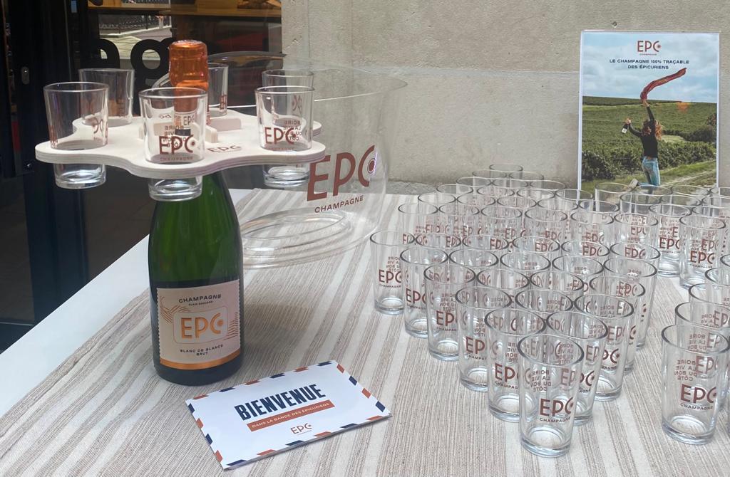 Et nous avons le plaisir de vous présenter notre partenaire des Village Awards, @ChampagneEpc !⭐ Jeune marque aux cuvées modernes et traçables, elle met en lumière le savoir-faire des vignerons ! Merci pour la dégustation lors de la Cérémonie.🏆