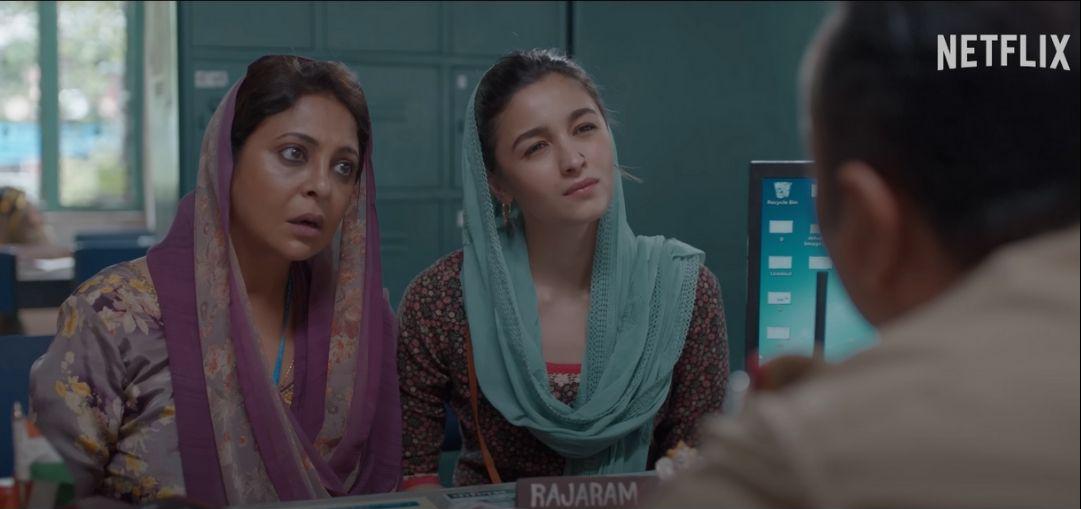 heyytusharr's tweet photo. Compass and D in geometry box watching me make circular shapes using mom's bangle https://t.co/NKaApqZyl8