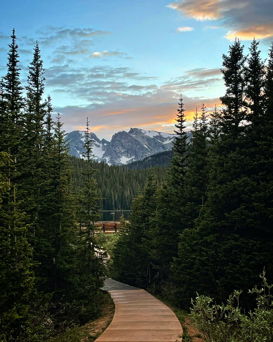May your weekend plans involve some of this…
#mountains #hike #outdoors 
instagram.com/p/CfwEYf6uS5I/…