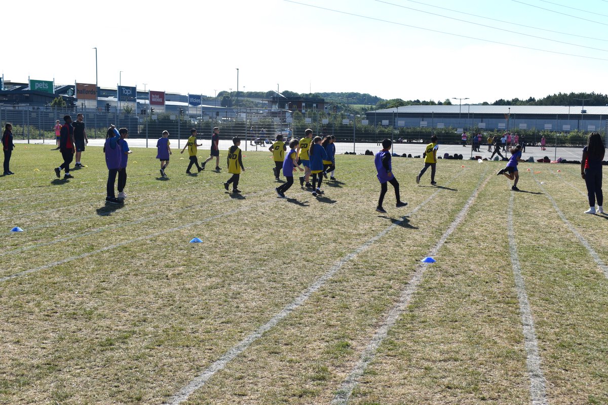 ChilternA's tweet photo. Our new Year 7s have been taking part in a festival of sport today as a part of their transition period! ⚽️🏀🥎⛹️‍♀️⛹️‍♂️

It has been a very enjoyable couple days at Chiltern Academy. Thank you to all pupils and staff for making it so special! https://t.co/a3w7BacOFa