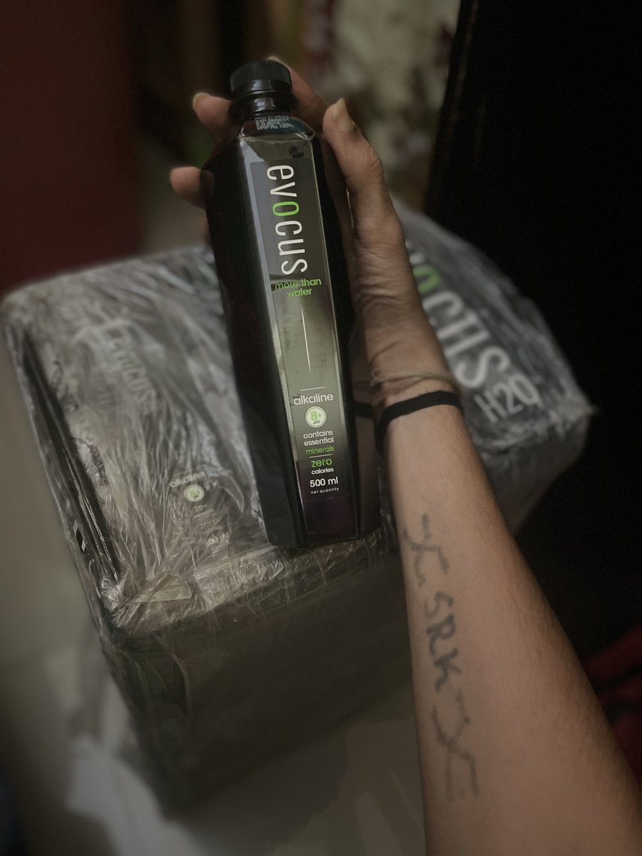 sudhirkothari03's tweet photo. Finally hands on @EvocusH2O #BlackAlkalineWater 😍
#Evocus #BlackAlkalineDrink #AlkalineWater #BlackWater https://t.co/wZHgNVwjt7