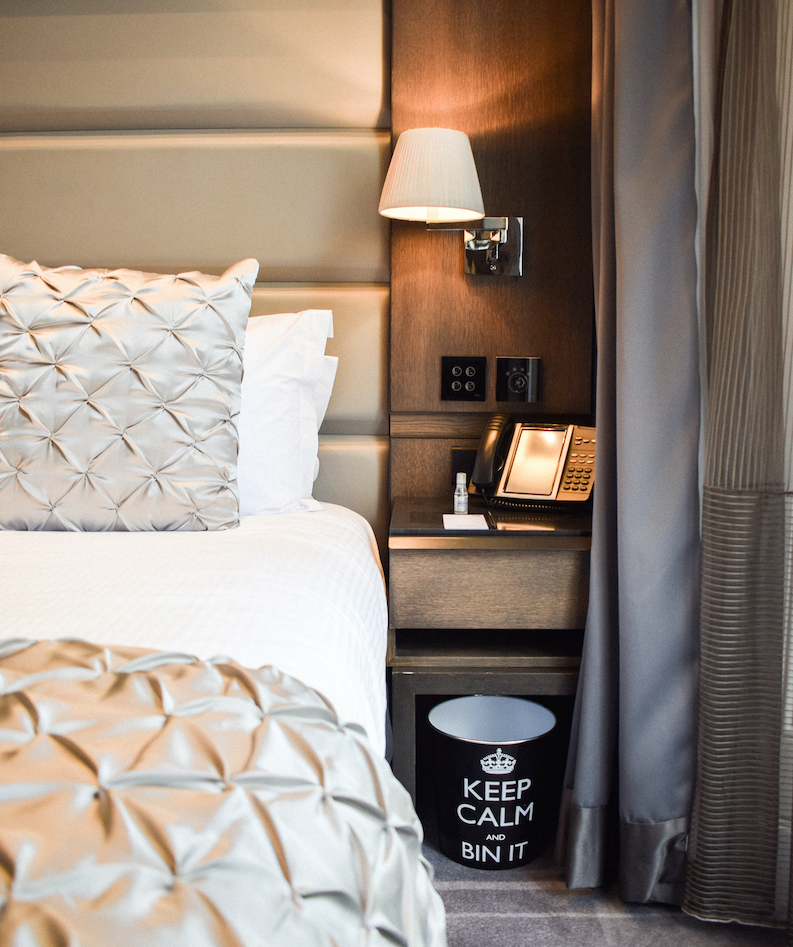 It's nearly the weekend and Summer is here! Book your Summer city break to London with 15% off when you enjoy our Summer special offer. ☀️ Find full details, or book, at: loom.ly/VrKpNgw #LetsDoLondon #VisitLondon