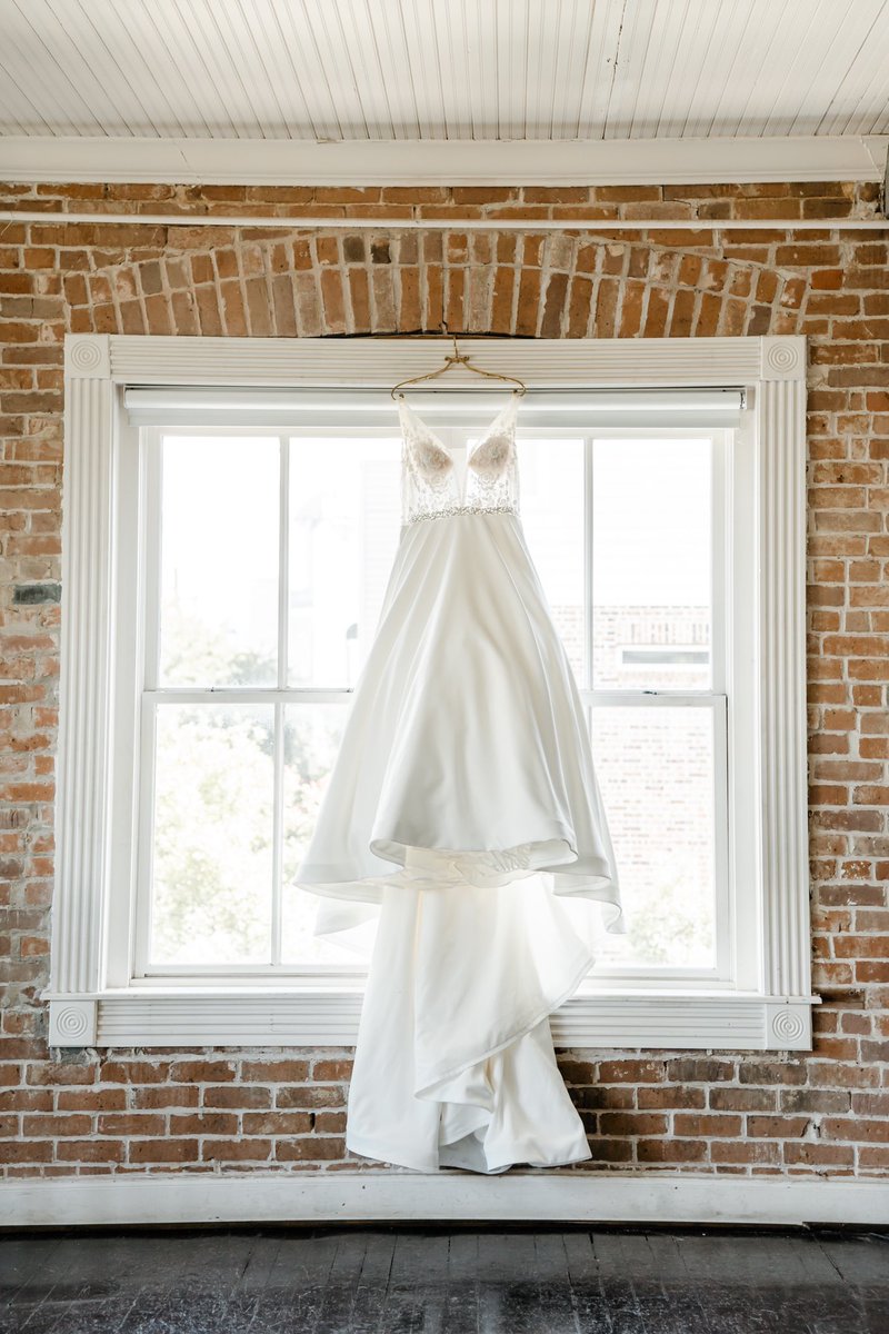 MrsWilson_CWE's tweet photo. We received a few of our photos back this week, and I couldn’t resist sharing them. Our wedding day was truly the best day ever, and these photos capture it so perfectly! 🤍#teacheroffduty #newlyweds #marriedfor2weeks https://t.co/WRPtCZ8tdp