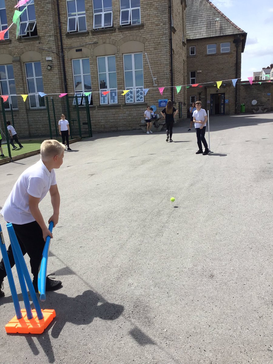 MissSChappell's tweet photo. A lovely afternoon practising our cricket skills 🏏 https://t.co/ZSCfrYgk3i