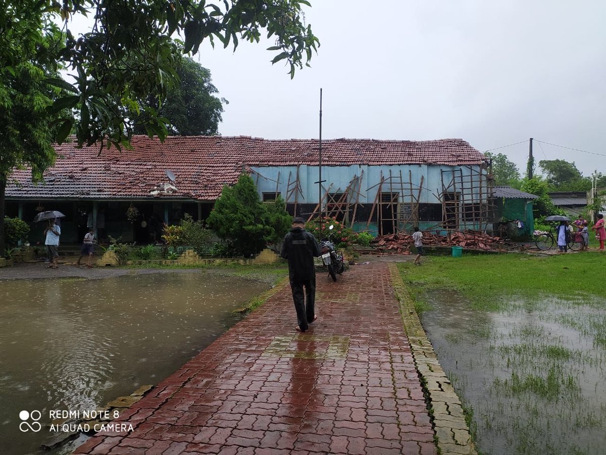 કાંજણરણછોડ તા.વલસાડ ની મુ.પ્રા.શાળા ના ત્રણ ઓરડા ના ઓટલાના ભાગ ધરાસયી,ધો.1 થી ધો.4 સુધીના 41 આદિવાસી બાળકોનો ચમત્કારિક બચાવ,બે વર્ષથી નવામકાનની બાંધકામની મંજુરી અને કોન્ટ્રાક્ટ પણ અપાય ગયો છતાં કયા કારણસર કામ શરુ થતુ નથી એની ખબર નથી શિક્ષકોને કે નથી ગામ લોકોને...!