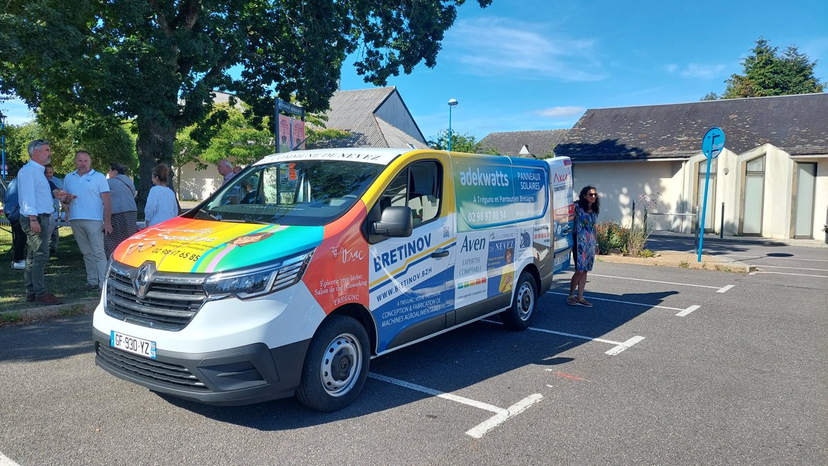 bretinov's tweet photo. Nous sommes partenaire de la mairie de #Névez et son nouveau camion pour la banque alimentaire. https://t.co/BFDJGF5oaw