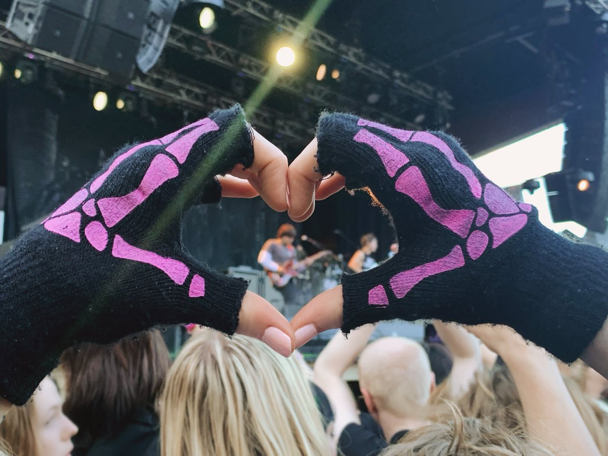 xxoxocandii's tweet photo. #MCRstockholm <333 https://t.co/xYhObYQgWF