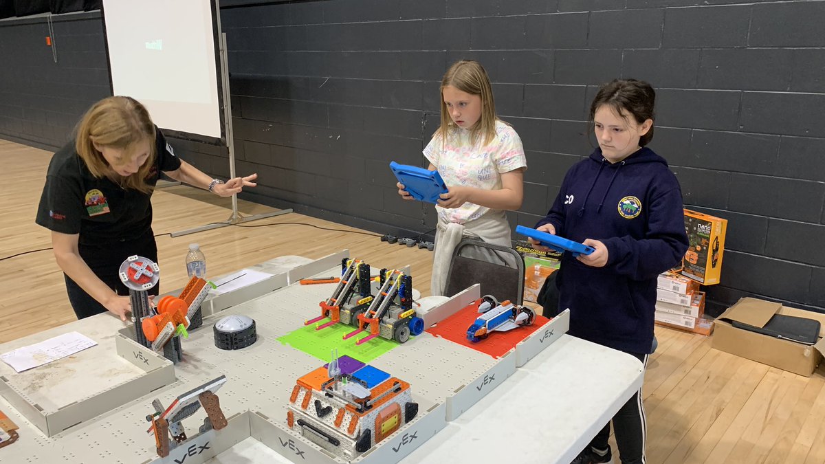 GillasLane's tweet photo. 5 of our Year 6 children competed in a VEX Go competition at @NissanUK yesterday!
They came 3rd and they won some cool @VEXRoboticsUK prizes too.
The children were amazing as always and they have done Gillas Lane and their families proud.
#TeamGillas #VEX #Vexacious https://t.co/mHREbJCyOE