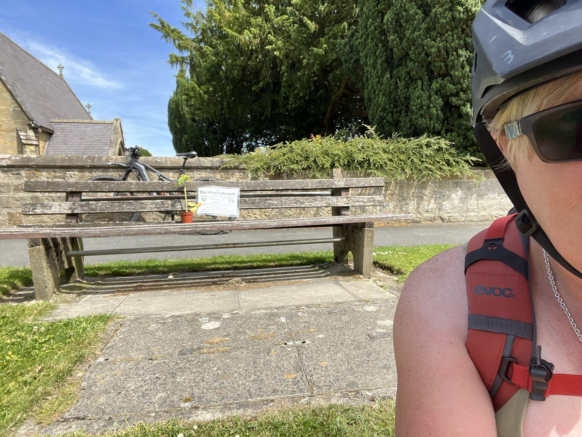 MadCowFudge's tweet photo. This has to be my #favouritebench #because itโs a #happybench at #mile 16 https://t.co/lBvBcemlmc