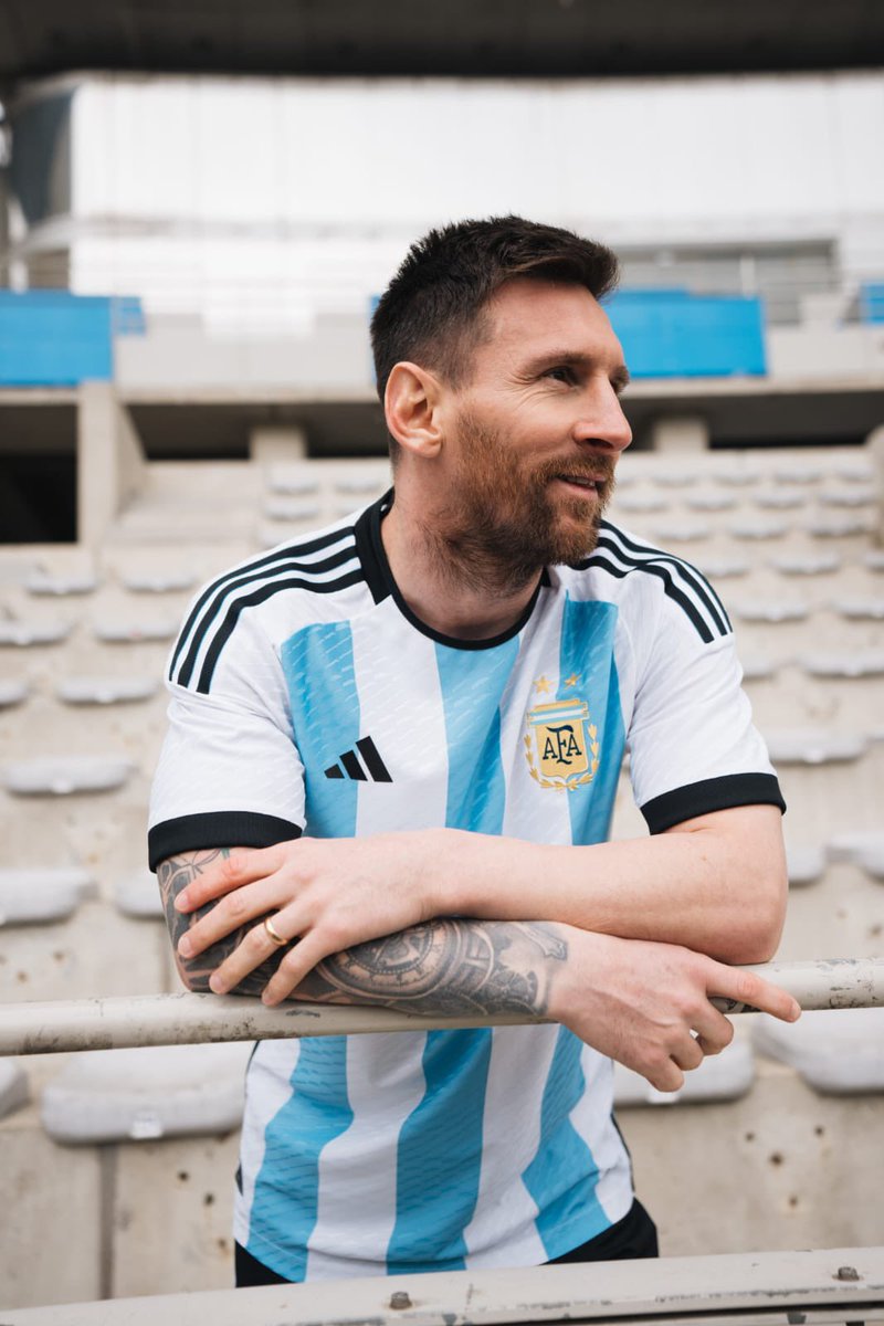 Roy Nemer on X: 'Lionel Messi with the new Argentina World Cup home shirt!  