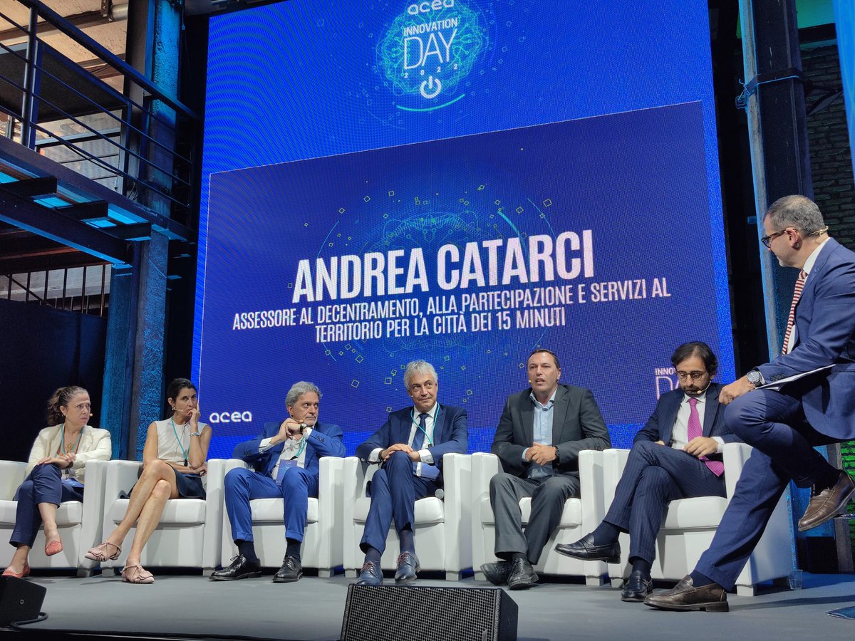 AndreaCatarci's tweet photo. All'#AceaInnovationDay per portare il saluto del Sindaco @gualtierieurope e raccontare come @Roma sta affrontando le sfide della trasformazione digitale ed ecologica. La sfida dei 15 minuti è anche questo: una città sostenibile e meno diseguale, al servizio di persone e territori https://t.co/ttQLUmTcvI