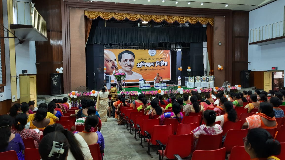 Amitava_BJP's tweet photo. বসিরহাট সাংগঠনিক জেলার টাকী পৌরসভার সাংস্কৃতিক মঞ্চে ভারতীয় জনতা পার্টির রাজ্য মহিলা মোর্চার ৩ দিন ব্যাপী প্রদেশ কার্যকারিণী বৈঠক ও প্রশিক্ষণ শিবিরে..🙏 https://t.co/lJyQ6UhJ5j