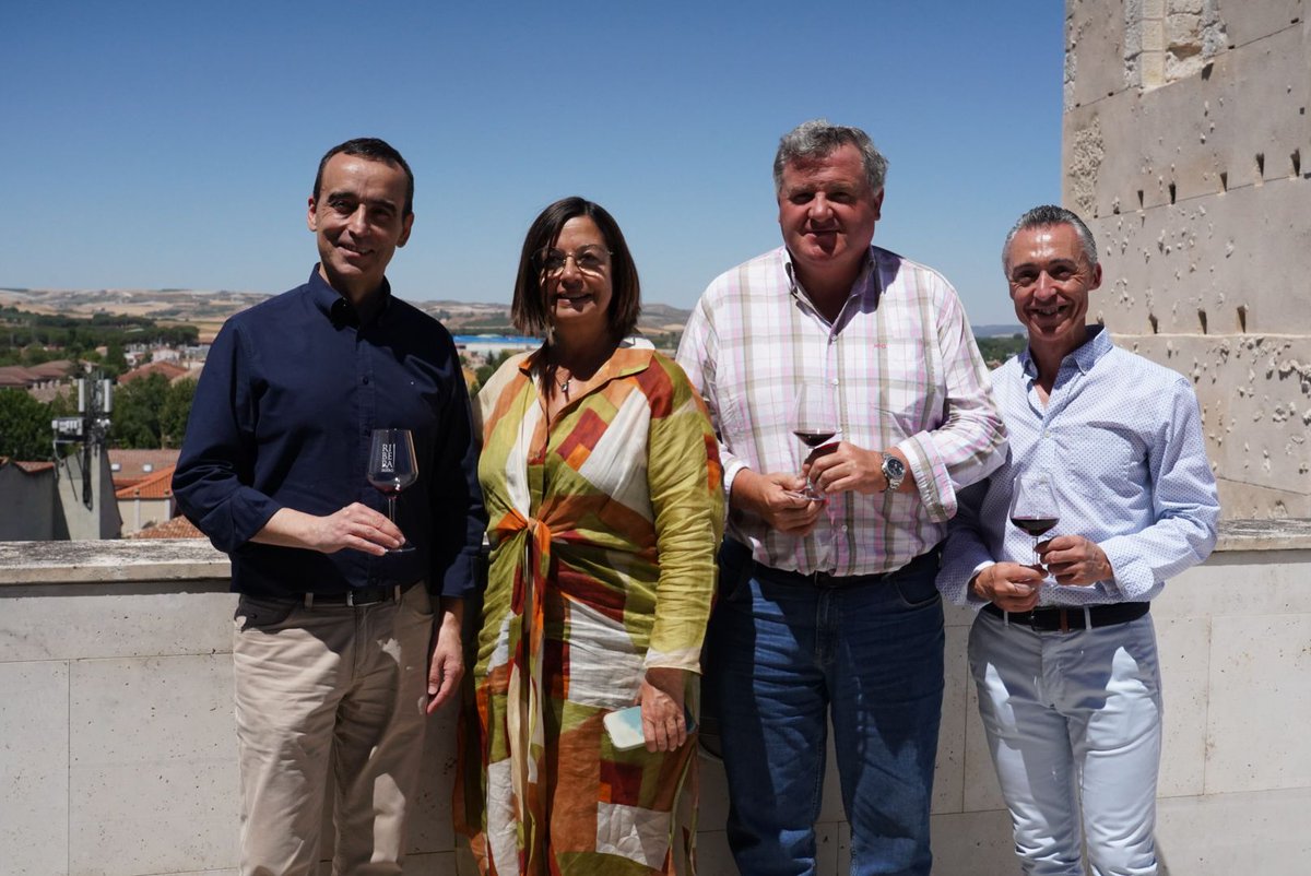 📻 Fantástico Hoy por Hoy esta mañana en Peñafiel.
 <a href="/RadioPenarroya/">Radio Peñarroya Cadena SER</a>
<a href="/DORibera/">Ribera Del Duero</a>

#40aniversario #RiberadelDuero #RutadelVinoRiberadelDuero