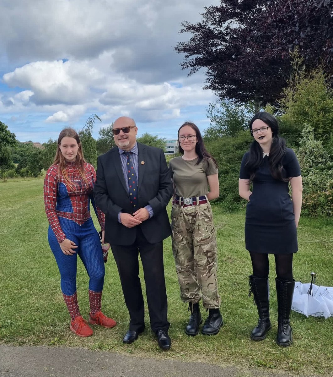 grahamemorris's tweet photo. Congratulations to Peterlee hub @NCS volunteers raising money for local causes including @StrayAidDogs @MindCharity with a fancy dress sponsored walk. Delight to meet inspirational young people completing NCS summer programme and hearing about their aspirations for the future https://t.co/L8XhJPTwED