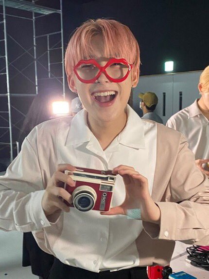 ZONGXlNG's tweet photo. Belated happy birthday to our forever Sun, @sunookimn. Sunghoon may took this, but I know it's me you're always leaning on to when you're happy. Definitely not sorry for him, though. You mean the world to me &amp; I'd love to see that smile on yours for a gazillion more times. https://t.co/se8fxDTYF4