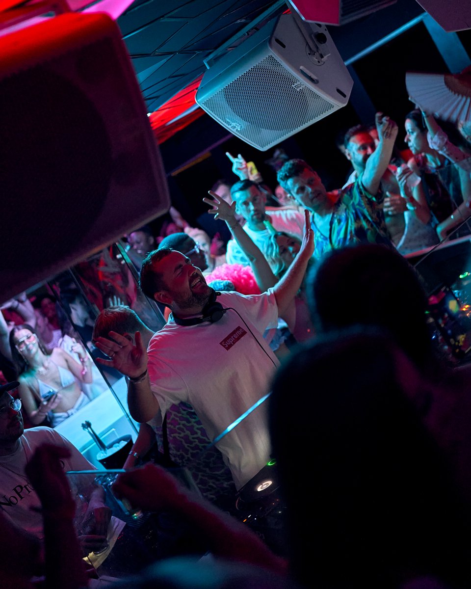 The Wild Corner summed up in a photo... 🤌

<a href="/DJJoshuaJames/">Joshua James</a> 

glitterboxibiza.com/events