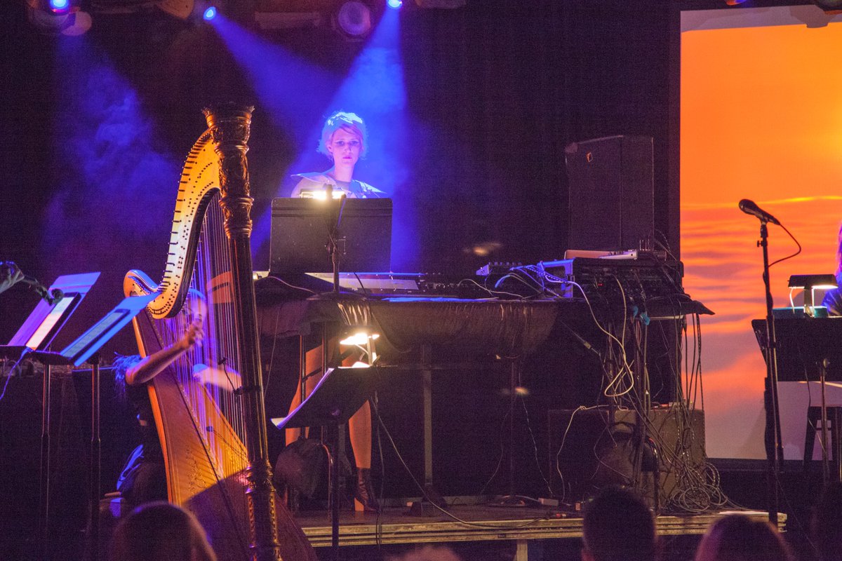 LEOrchestra's tweet image. Such good memories from our US debut at @lprnyc July 2016!  ✨
We rehearsed in an iconic Upper East side space with incredible NYC players (thanks to @composernyc) then performed a sold out show at #lepoissonrouge. A magical night!  💫
Styling by Dacoit Studio
📸: Michael Chin