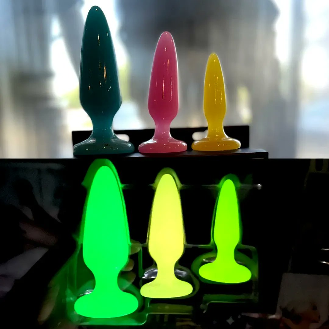 fetishfactory's tweet photo. Make your training day glow!!!* Light up your life and enlighten yourself with our glow-in-the-dark trainer kit! #analplay #glowinthedark #kinkyplay #loveanal #getplugged https://t.co/fDL5BhoXpa