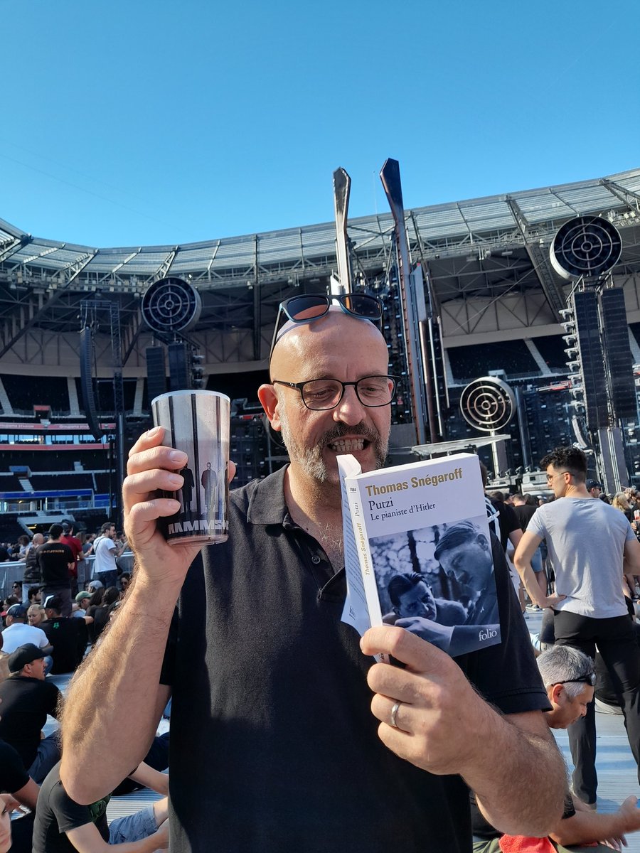 ArchajucA's tweet photo. @thomassnegaroff
#rammsteinlyon
#cpolitique
Littérature et heavy métal
Snegaroff et Rammstein
Le kiff
#Putzi https://t.co/JlHTDi0LwS
