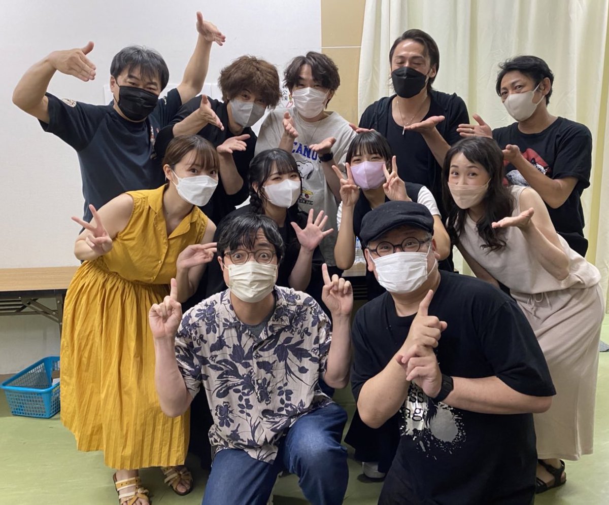 YujiEndo77's tweet photo. 3日目2stも満席のお客様
感謝感謝で有り難い限りです‼️

アフタートークの小松さんの作品の分析力抜群の軽快なトークも秀逸で🤩

残すところ4st。
まだお席あります‼️
是非是非いらしてください🙇‍♂️

物販も宜しくお願いします‼️

#サジェ難題
配信アーカイブ
〜7/21まで👇
https://t.co/l14QVhgrS6 https://t.co/T9G0CfFuQ4