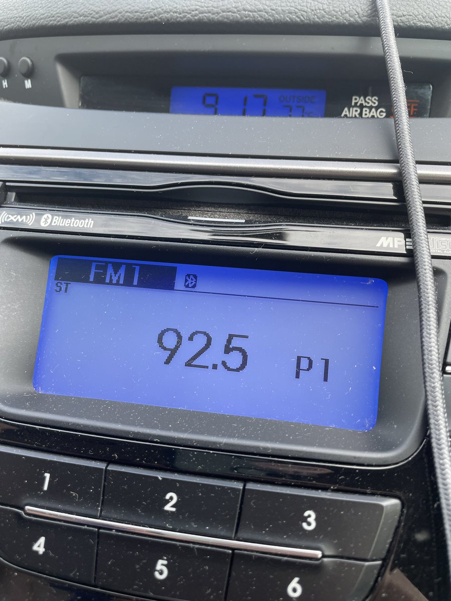 Just moved to a new city and recognized a <a href="/SUAlums/">Syracuse University Alumni🍊</a> name on the radio. Good luck <a href="/jpkurkjian/">Jeff Kurkjian</a> at <a href="/925XTU/">925XTU</a> at your first week too.