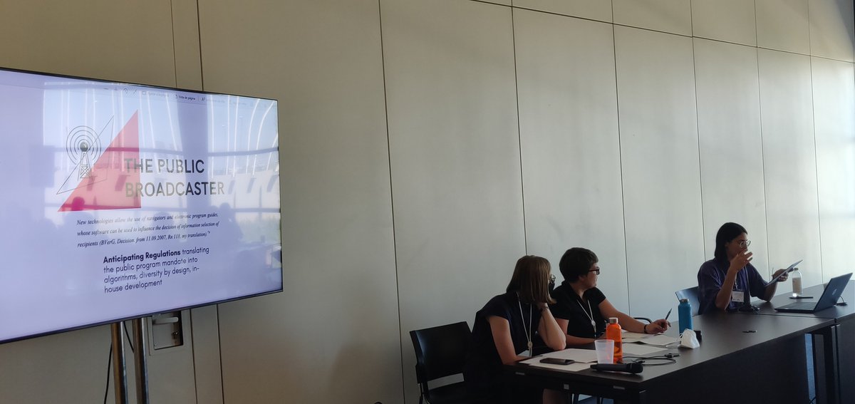 xmacex's tweet photo. The Best Looking Slides at #easst2022 Award goes to 
@feminasmus 🏆 #easst2022 https://t.co/77hW3RiLER