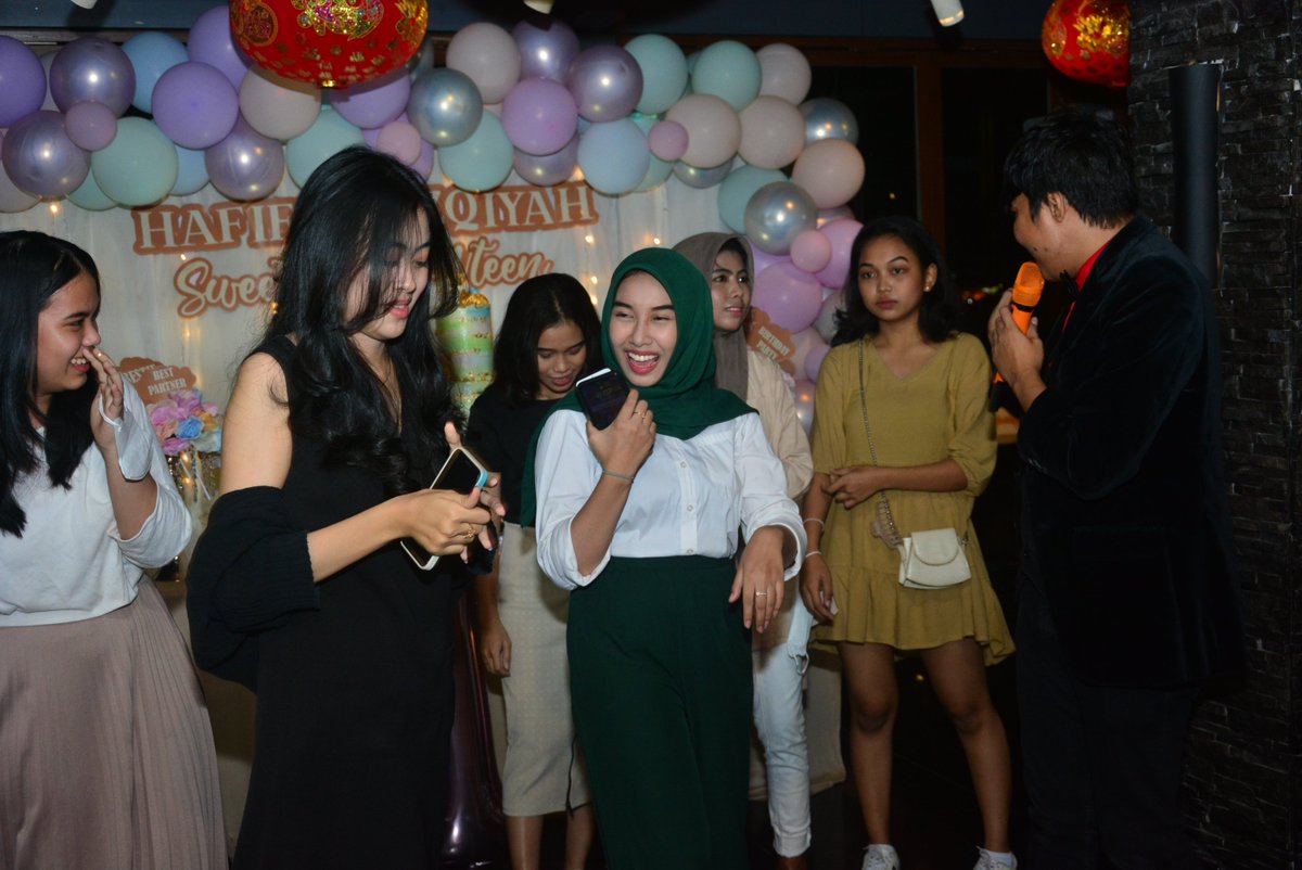 Hamkahamied's tweet photo. Keseruan Birthday Party
Sweet Seventeen
Hafifah Rizqiyah. https://t.co/uhLpzVatCW