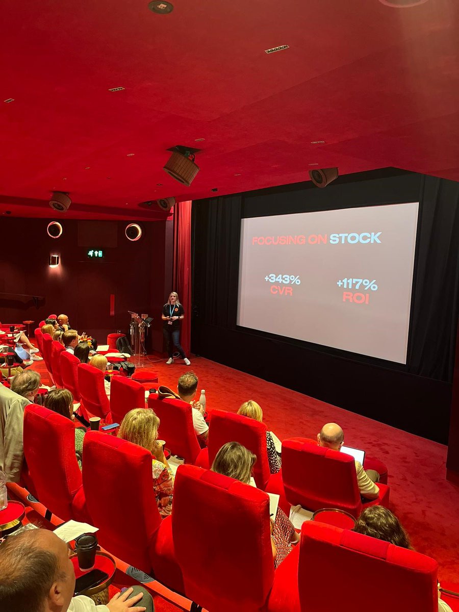 Connective_3's tweet photo. What a week for our team! Highlights include:
🎤 Presentation training with @Kirsty_Hulse
🔊 @cstanleymanock speaking at @Figaro_Digital's #FigDigSummit
🎲 Exhibiting at #iGBLive in #Amsterdam
🍸 Cocktail making for the #Creative #PR and #Social Teams 🙌 https://t.co/pPY6MrsTtv