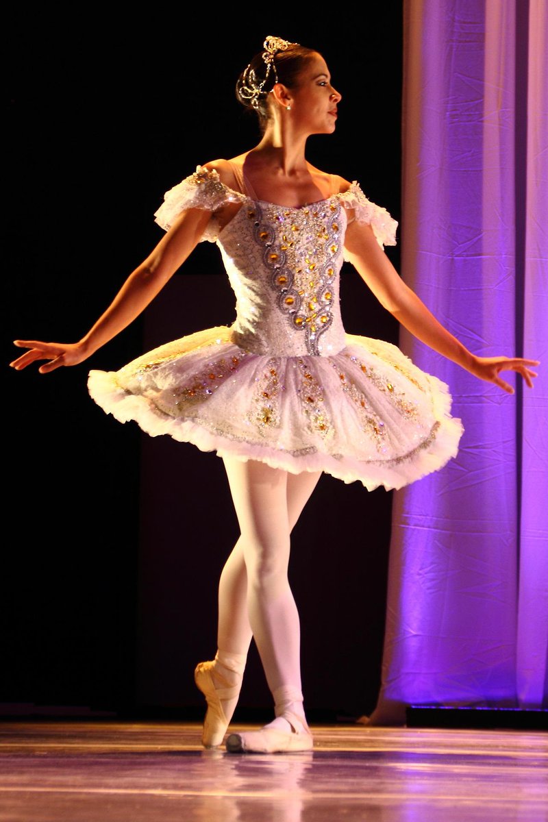 engerman_m's tweet photo. “Ballet is not a technique but a way of expression that comes more closely to the inner language of man than any other.”
George Borodin
#Ballerina #Ballet #BalletTips https://t.co/mvzKNVhJKG