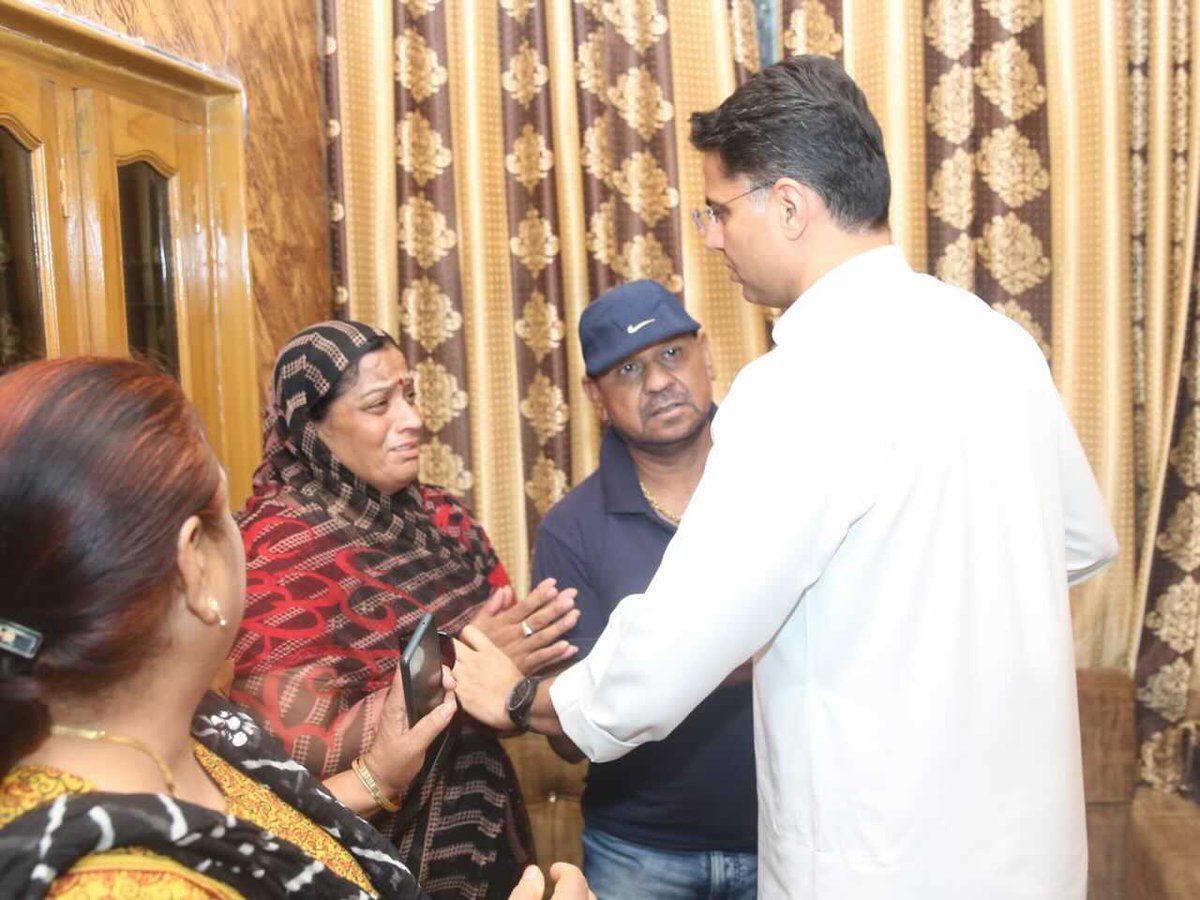 SachinPilot's tweet photo. उदयपुर से जिला परिषद सदस्य श्रीमती कामिनी गुर्जर जी के पुत्र का कुछ दिन पहले निधन हो गया था, आज उनके घर पहुंचकर कामिनी जी और उनके परिवार से मिलकर संवेदनाएं व्यक्त की। https://t.co/IOElHTZ6tq
