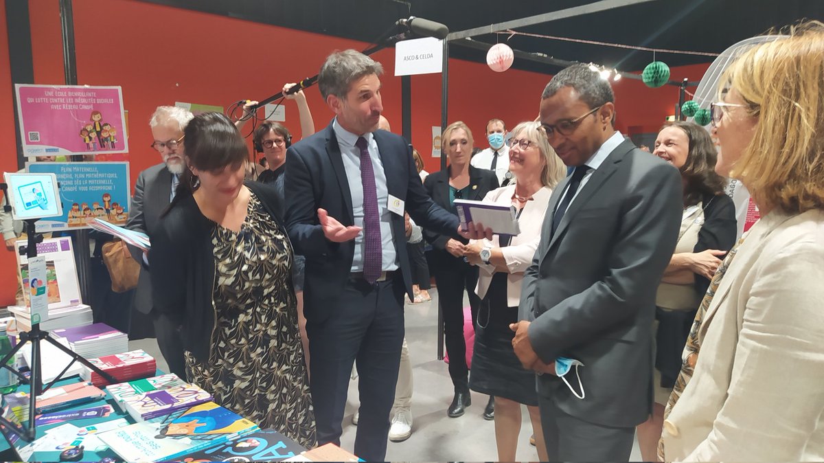 HoarauEmma974's tweet photo. #ageemboulazac2022
Quand l' @ageem24 reçoit le ministre de l'Éducation nationale et de la Jeunesse. 
Arrêt sur le stand du @reseau_canope 
Un grand honneur ! 
#boulazac #maternelle #ExtraClasse #formation https://t.co/2FAVPb7Gae