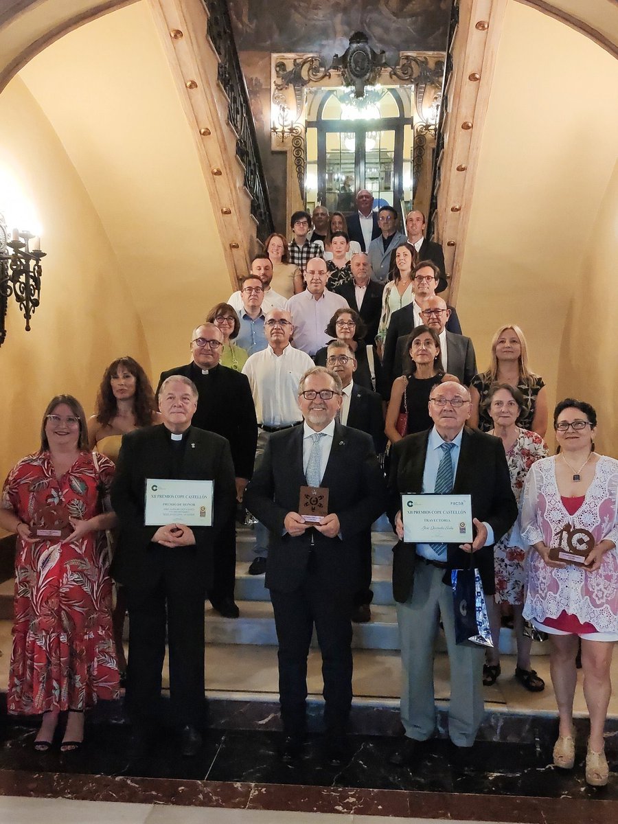 feriadestaca's tweet photo. Ahir va ser un gran dia per a nosaltres, rebem el #PremiosCopeCS d'innovació. Moltes gràcies a tots els que han fet açò possible.
@ajvila @UJIuniversitat @Oropesa_del_mar @GVAinnova https://t.co/SNyEmiNaJE