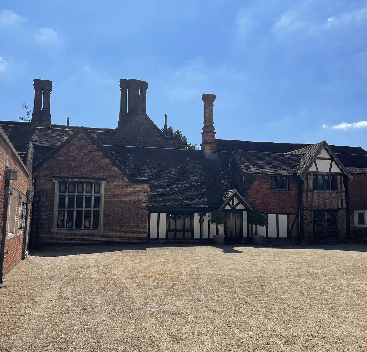 WakeUpCallPR's tweet photo. Our #Revenue #Consultant Kate joined the Thames Valley Regional #Hotel Sales Meeting hosted by @visitwindsor at the wonderful @GreatFosters this morning on behalf of our #clients!

It is fantastic to network with the local #hospitality community! https://t.co/5bRJ4w2qYc