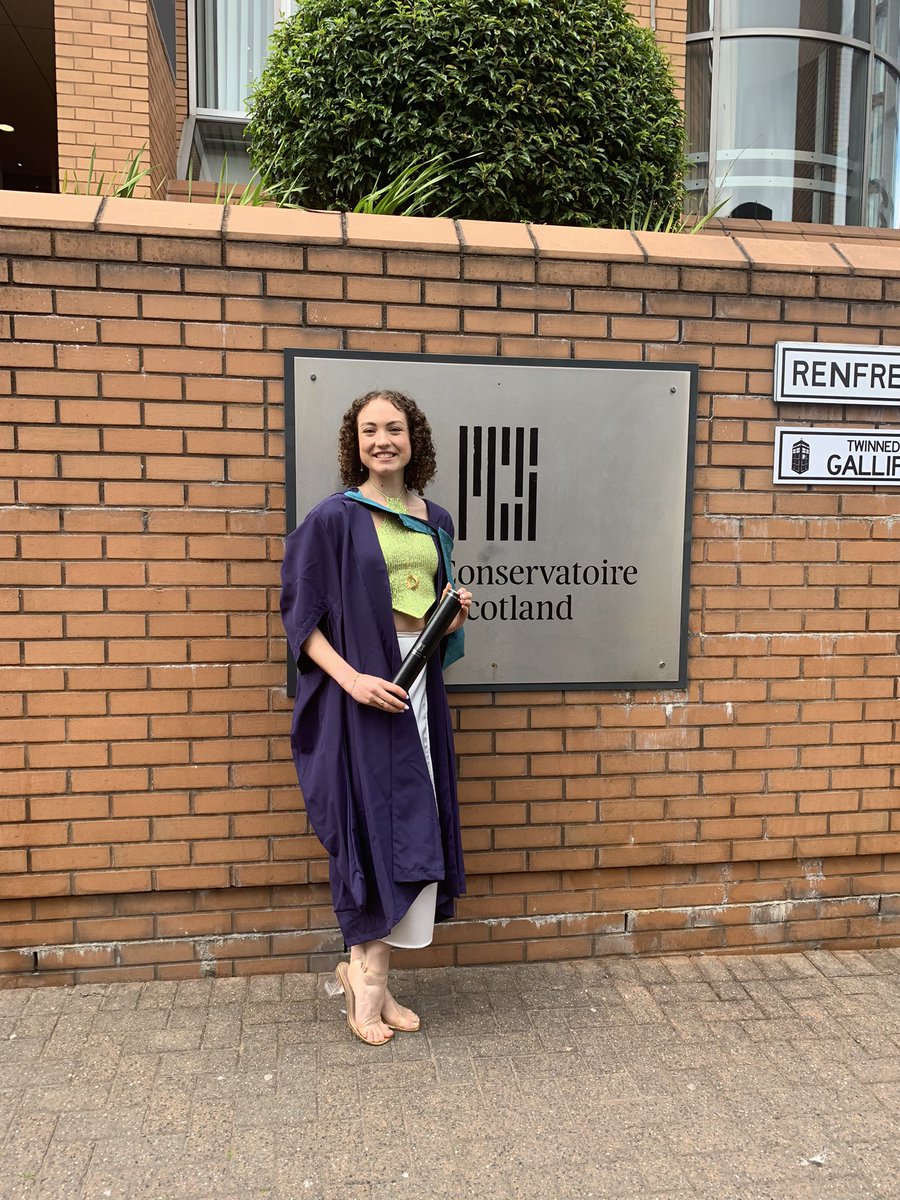 I graduated <a href="/RCStweets/">Royal Conservatoire of Scotland</a> <a href="/RCSModernBallet/">RCS BA Modern Ballet</a> !!