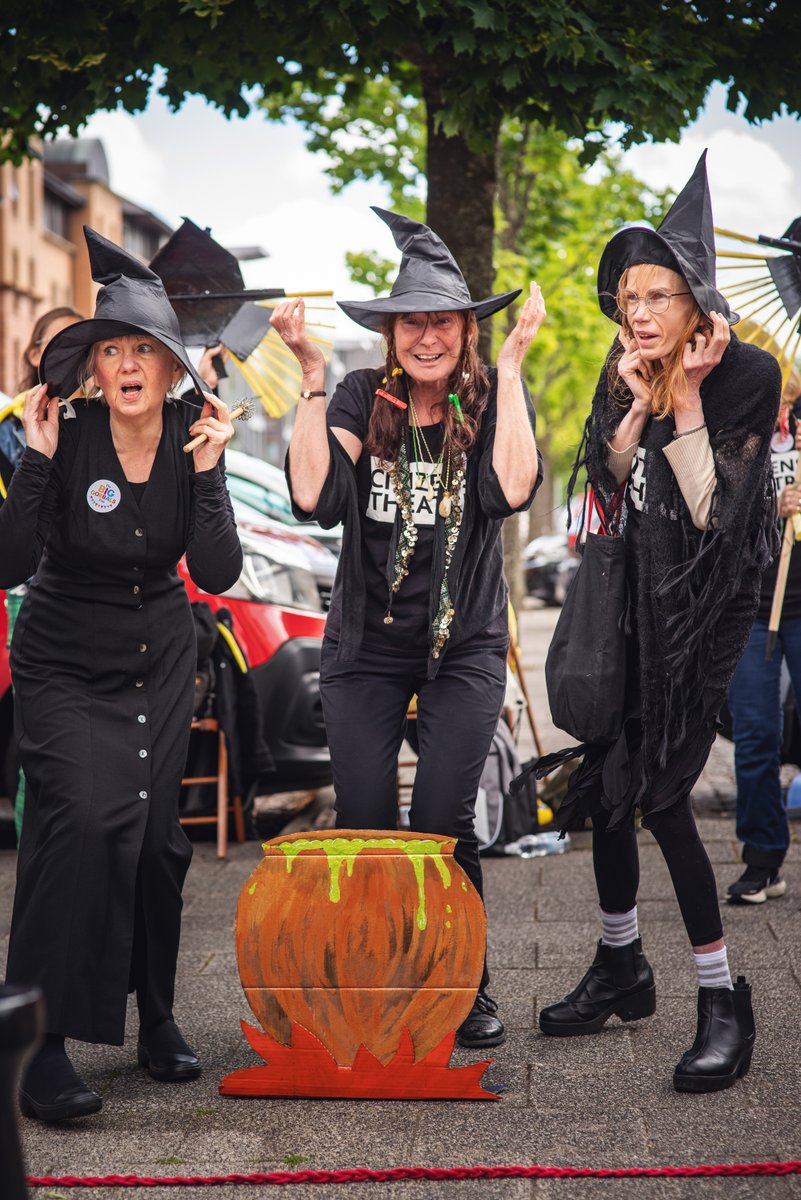 citizenstheatre's tweet image. The Community Collective performed a collection of theatrical sketches in their own pop-up theatre, out and about at the #BigGorbalsFair 🎭

This sociable drop-in group for people who share an interest in theatre will return for autumn on Friday 26 August. citz.co.uk/take-part/thea…