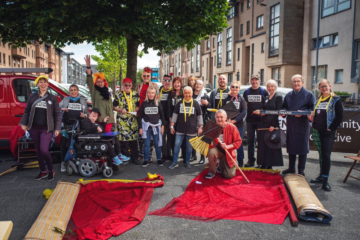 citizenstheatre's tweet image. The Community Collective performed a collection of theatrical sketches in their own pop-up theatre, out and about at the #BigGorbalsFair 🎭

This sociable drop-in group for people who share an interest in theatre will return for autumn on Friday 26 August. citz.co.uk/take-part/thea…