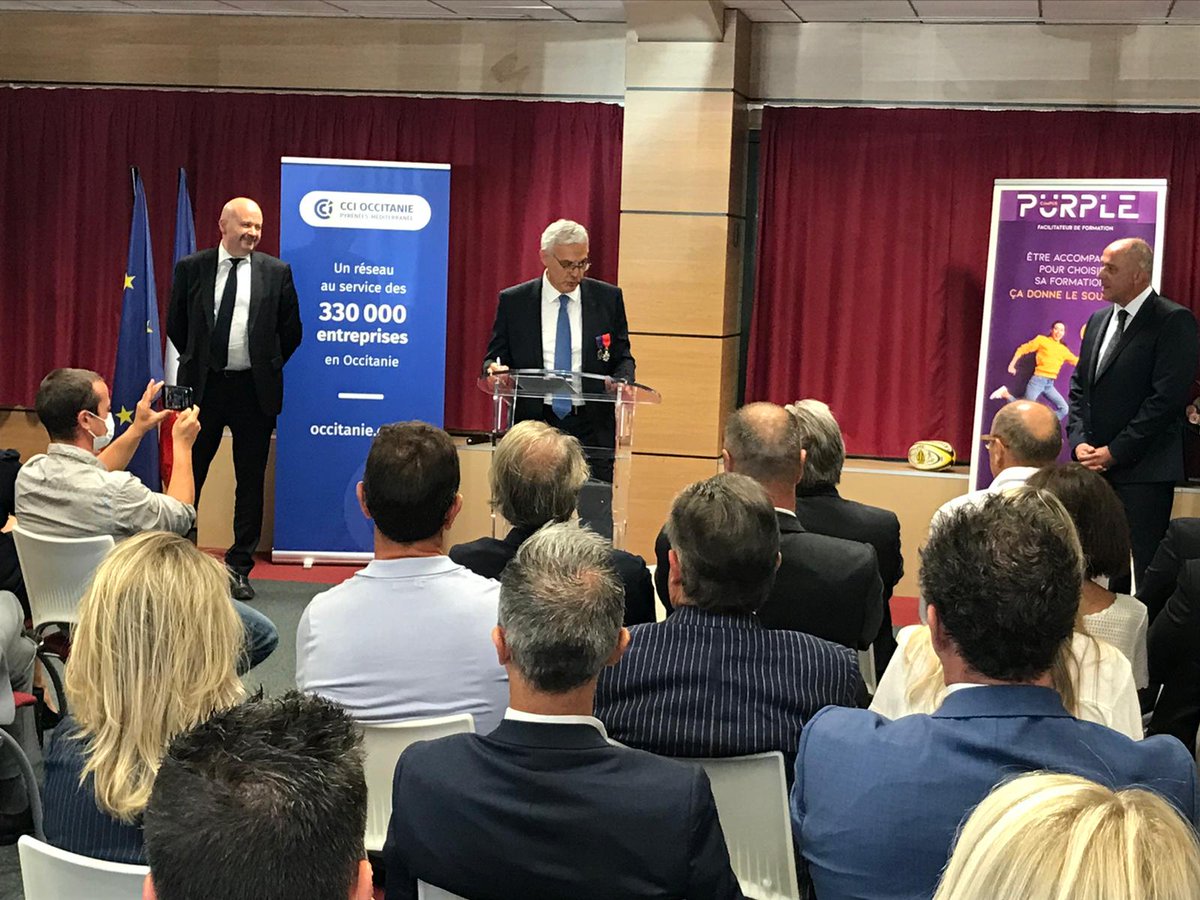 DiCrescenzo_A's tweet photo. Je suis fier et heureux de remettre les palmes académiques à Dominique Crayssac, directeur général du Purple Campus. Un homme qui apporte une contribution exceptionnelle à l’enrichissement de la #formation en 🇫🇷. 
@PurpleCampusOcc #CCI @CCIoccitanie https://t.co/vCpS7DPUBc