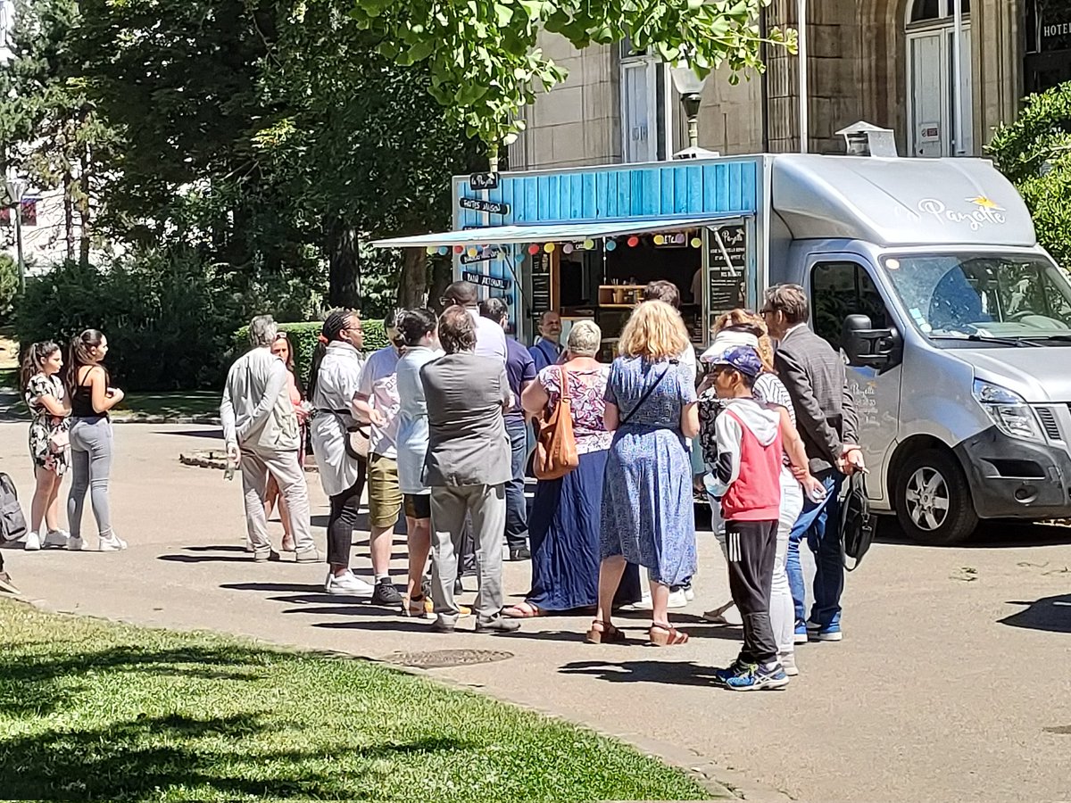 Cette matinée se termine avec un déjeuner partagé dans le parc <a href="/villedechoisy/">Choisy-le-Roi</a> grâce au #foodtruck #LaPayotte 
<a href="/valdemarne_94/">Val-de-Marne</a> <a href="/Pole_Systematic/">Pôle Systematic</a>