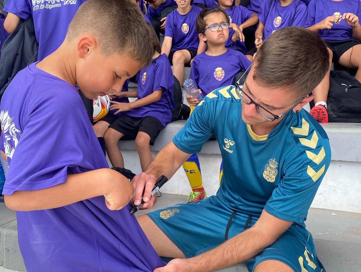 CDLagunaCantera's tweet photo. 🟡 Visita de Tonono, director de la @udlp_cantera y @92Jonyvega preparador físico y director deportivo de nuestro primer equipo además de jefe de captación de la UDLP en la isla de Tenerife https://t.co/iLtaVchkK8