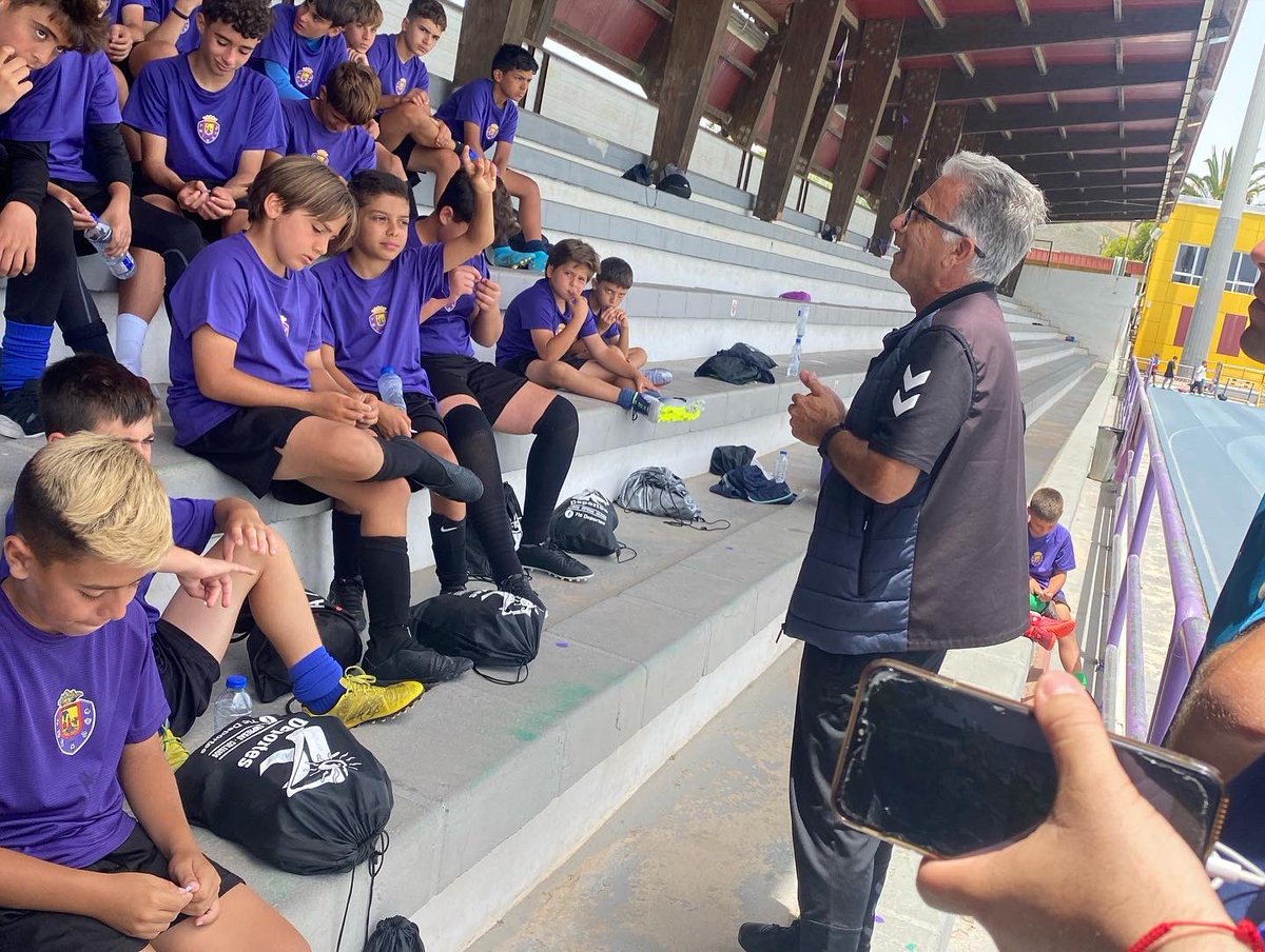 CDLagunaCantera's tweet photo. 🟡 Visita de Tonono, director de la @udlp_cantera y @92Jonyvega preparador físico y director deportivo de nuestro primer equipo además de jefe de captación de la UDLP en la isla de Tenerife https://t.co/iLtaVchkK8