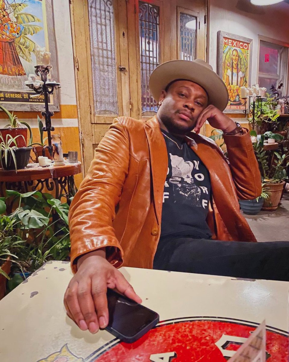 thisisgoodpod's tweet image. Learning how to DJ is so much more than making playlists. Writer Drew Blackburn @hdrewblackburn turned to DJ’ing as a way of finding peace and jumpstarting his creativity. 

NEW EPISODE OUT NOW 🎧🎵

thisisgoodpod.com/episodes/djing