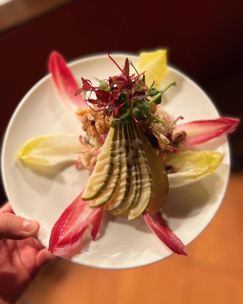 Salad Au Roquefort - Roquefort - Pear - Chicory - Walnuts - Roquefort Dressing 🤩